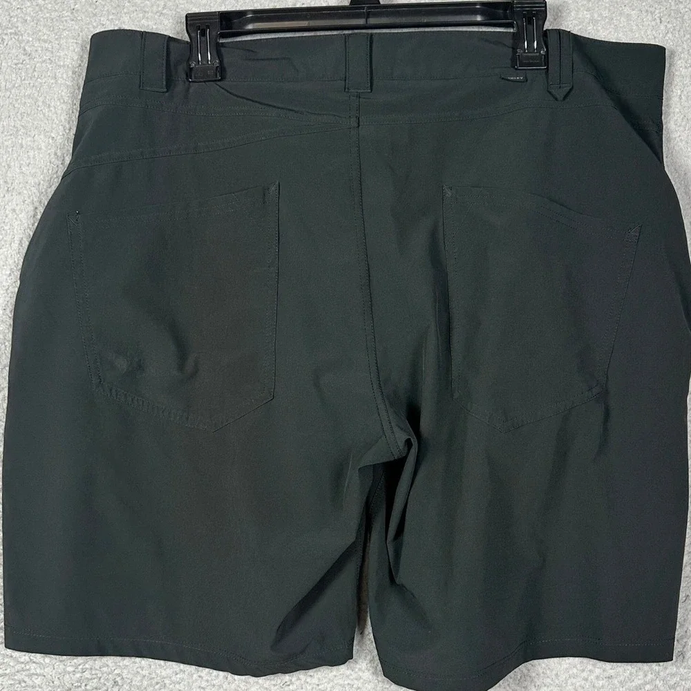 Oakley Shorts Mens 40 Black Golf Chino Performance Flat Front Golfing Pockets